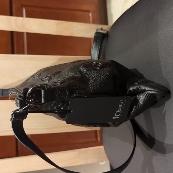 IOpelle Italia Black Leather Skull Embossed Crossbody Bag - Picture 4 of 4